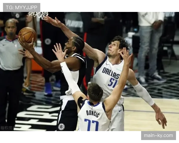 独行侠客场胜率仅22.6%,防守效率联盟倒数制约战绩 独行侠客场胜率仅22.6%,防守效率联盟倒数制约战绩